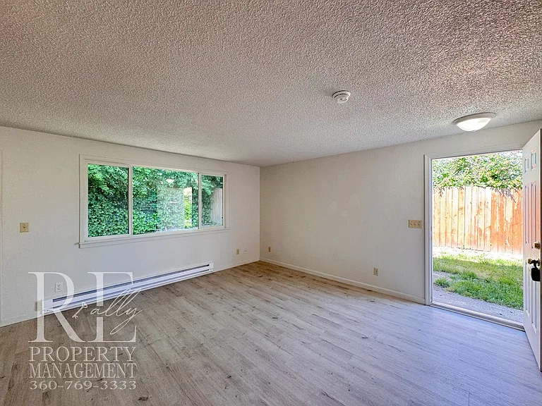 2733 Hefner Ave — Photo 8