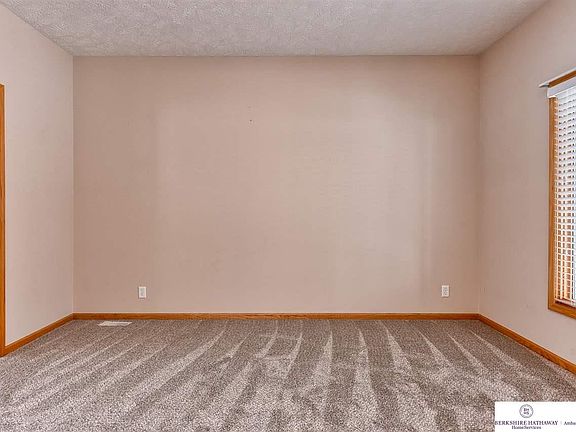 5th image of 6111 N 165th St