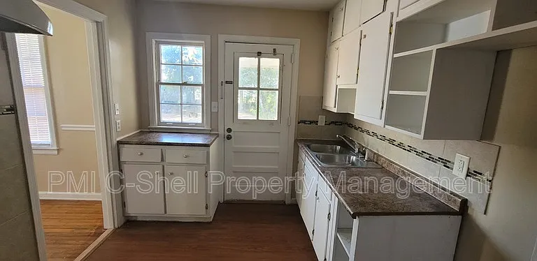 302 Rue Max St — Photo 2