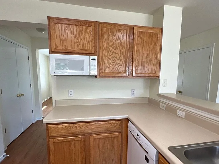 940 Goldenrod St — Photo 4