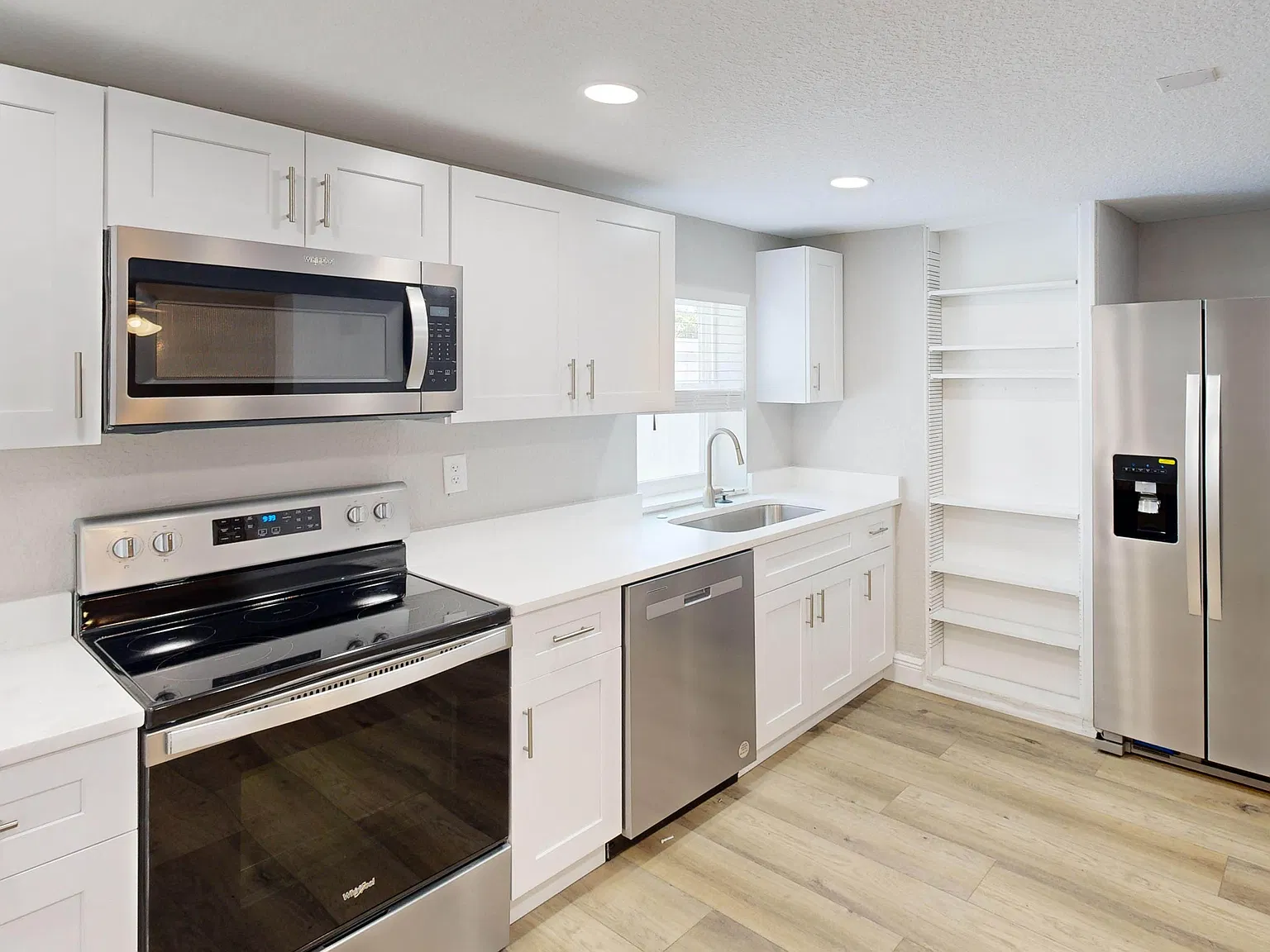 2 bed, 945 sqft, $1,950 — Photo 3