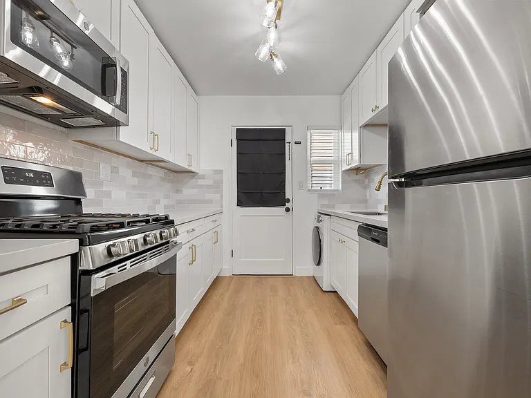 717 Jefferson Ave #B — Photo 2
