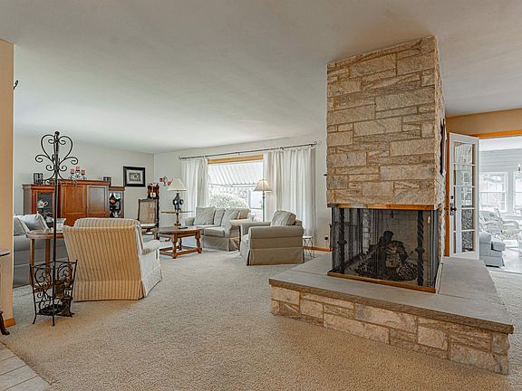 5th image of 215 Park Pl