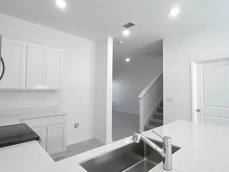 2562 Skyline Loop — Photo 7