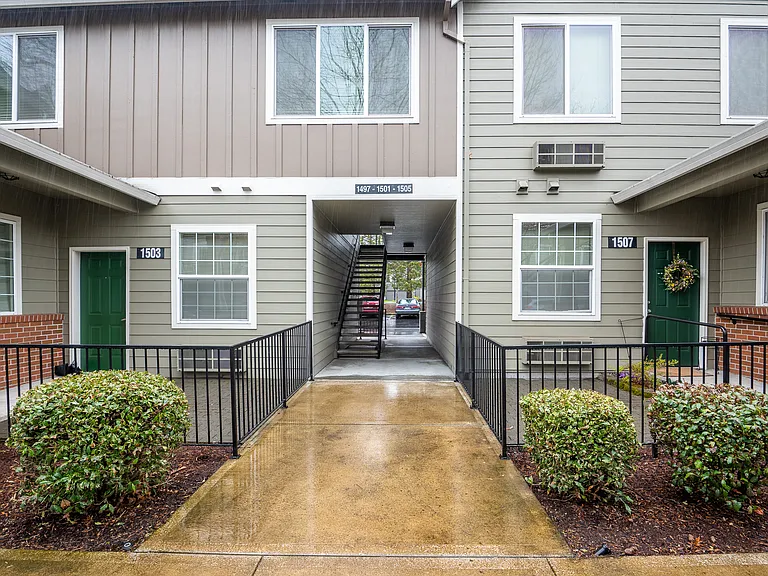 1497 NE Market Dr — Photo 10