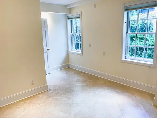 Rented by Showcase Realty | media 7