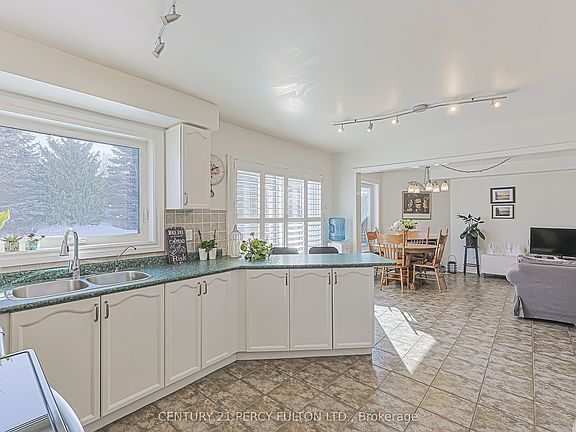 4th image of 84 Loraview Ln