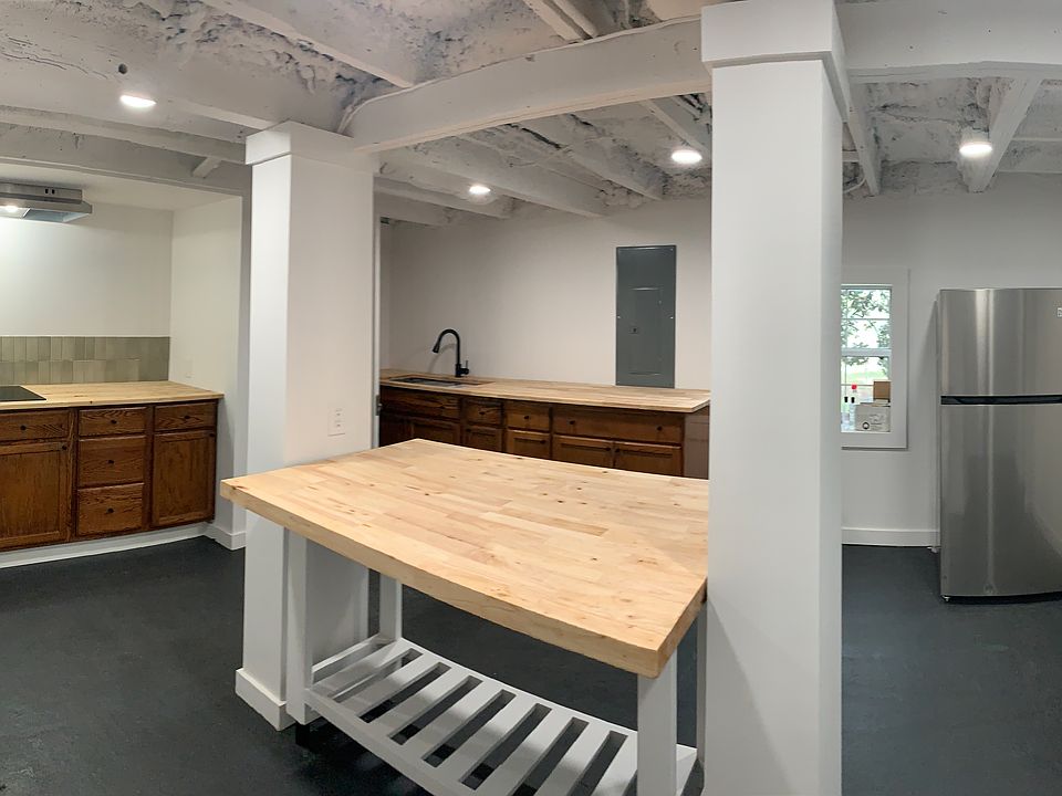 1st image of 825 Summit Ave #B