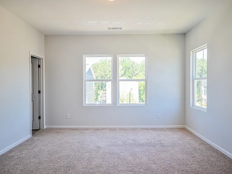 756 Payton Ln — Photo 2