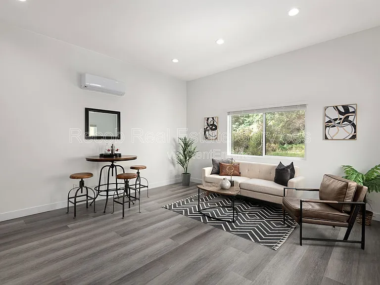 1710 Hanford Dr #3 — Photo 3