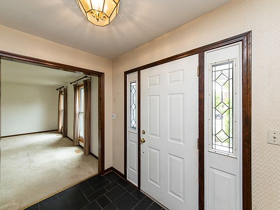 5th image of 566 Tarpon Ct