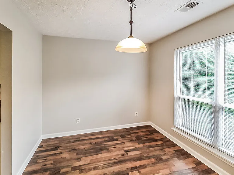 2468 Mistletoe Ln — Photo 5