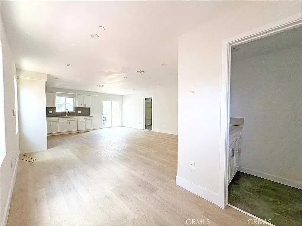 3 bed, 1700 sqft, $4,200 — Photo 2