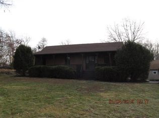 51 Knotty Pine Rd, Tiverton, RI 02878