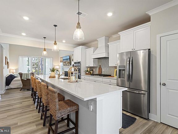 4th image of 32437 Norman Ln