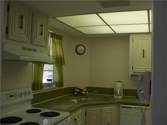 2nd image of 18081 SE Country Club Dr APT 13-130