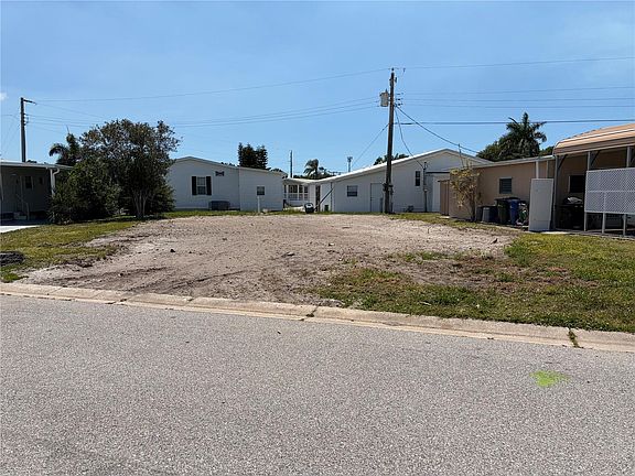 3rd image of 4913 Oakland Hills Ave