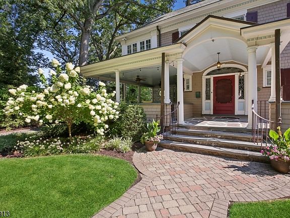 3rd image of 29 Hillcrest Rd