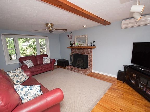 4th image of 13 Oak Hill Rd