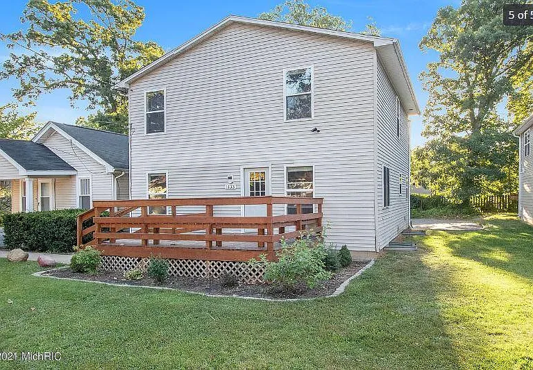 1133 Kimbark Ave — Photo 1