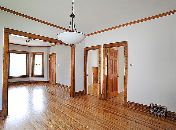 5th image of 5714 W Dakin St #2