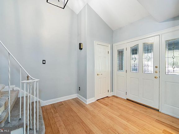 5th image of 9 Forest Hill Dr