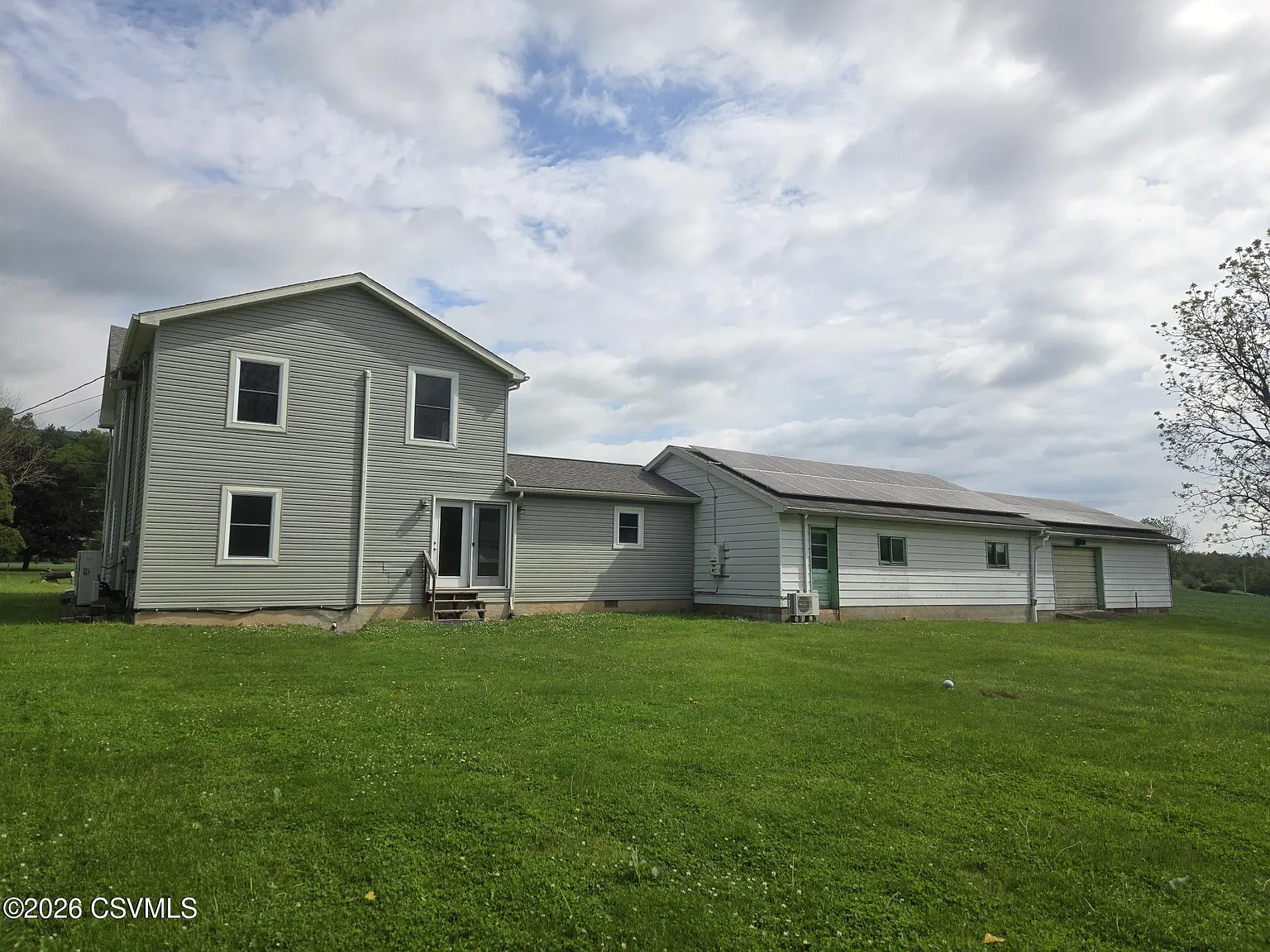 4 bed, 1300 sqft, $1,800 — Photo 2