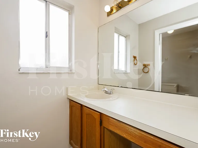 1389 Trollman Ave — Photo 12