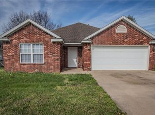 1104 SW Apache Dr, Bentonville, AR 72712