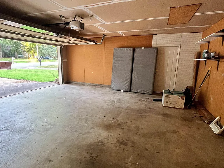 1318 Point West Dr — Photo 15