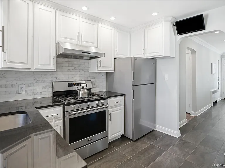 1641 Falmouth Ave — Photo 7
