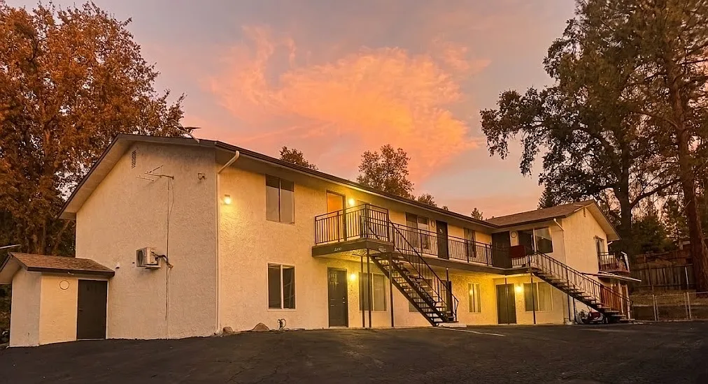 2 bed, 900 sqft, $1,600 — Photo 2