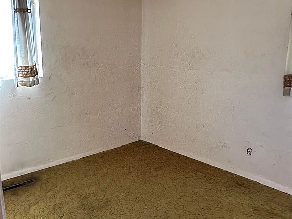 3rd image of 276 Holly Ln