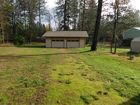 Detached garage