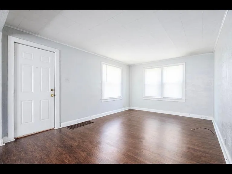 2108 N Ball Ave — Photo 2
