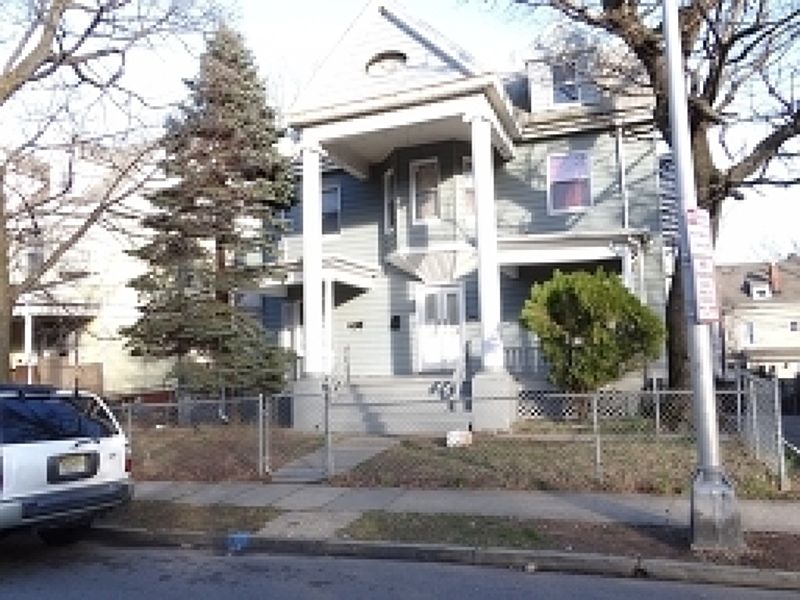 2nd image of 32 Vernon Ter