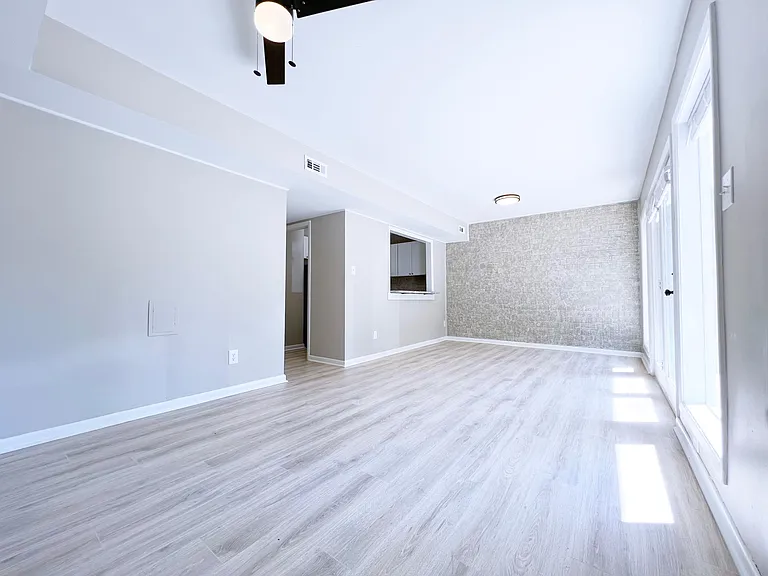 2529 Spring Garden St — Photo 7