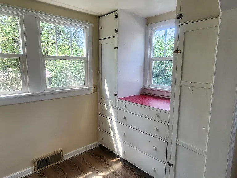 405 S 12th Ave — Photo 5