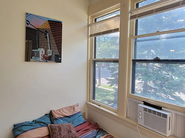 1005 University Ave SE #3 — Photo 4