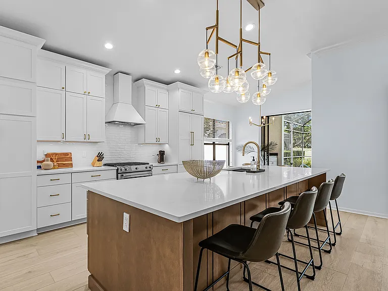10001 Isola Way — Photo 7
