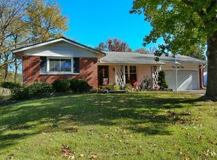 2850 Sussex Dr, Florissant, MO 63033