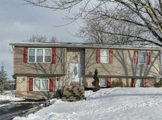 807 Fairlane Dr, Millersburg, PA 17061