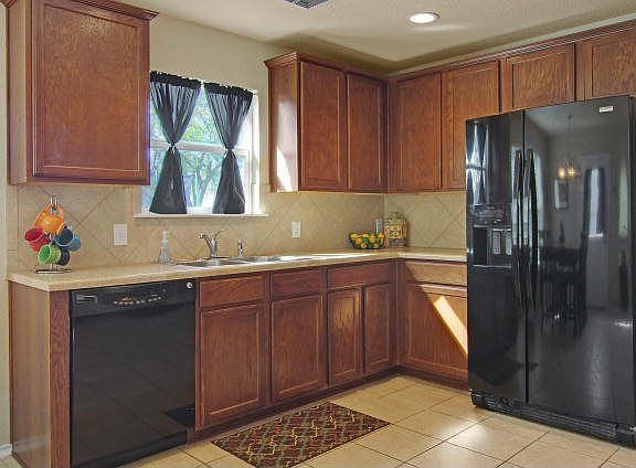 5th image of 419 Ann Dr