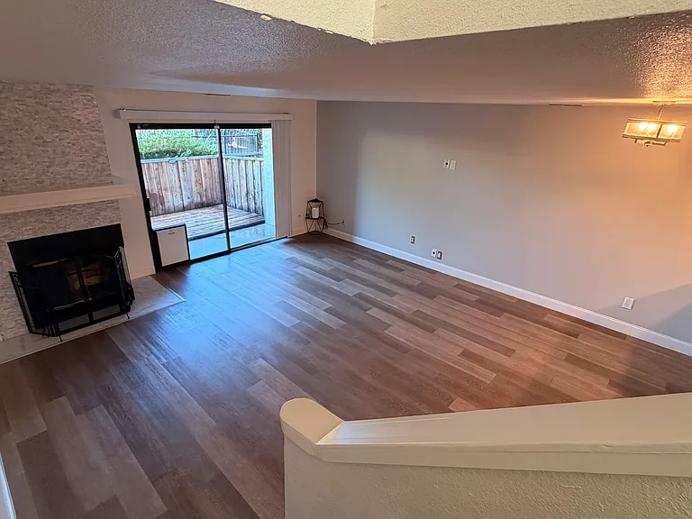 Peppermill Cir — Photo 18