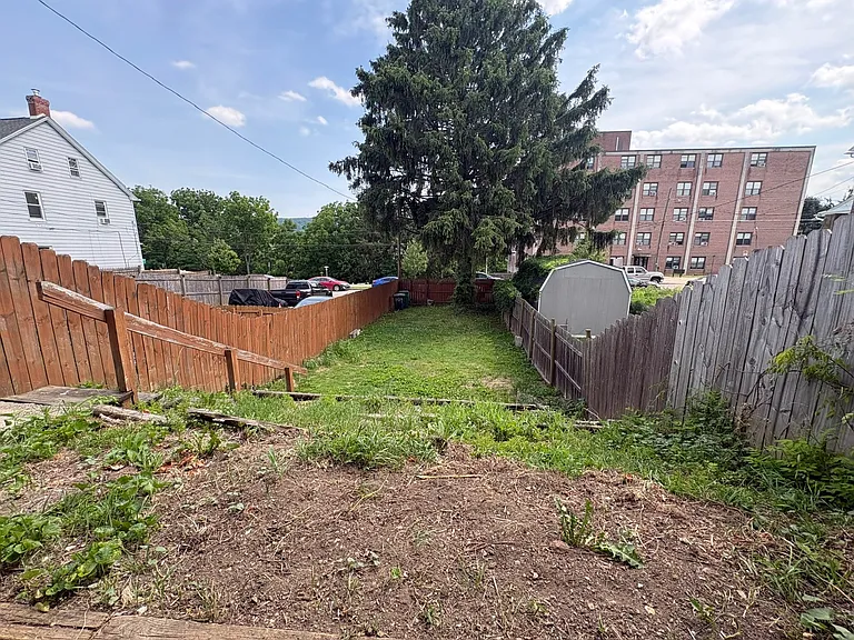 639 Martins Ln — Photo 7