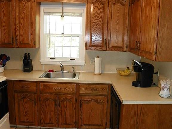 4th image of 90 Twin Lakes Dr