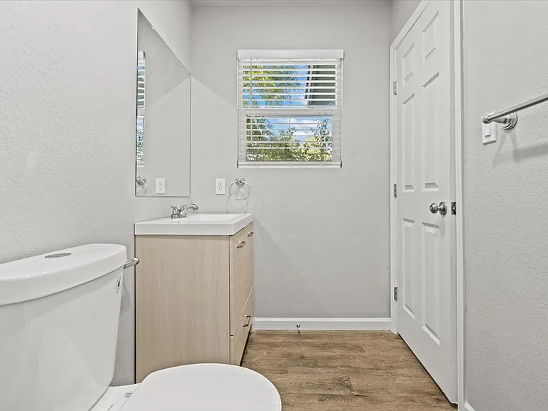 313 Nagel St — Photo 8