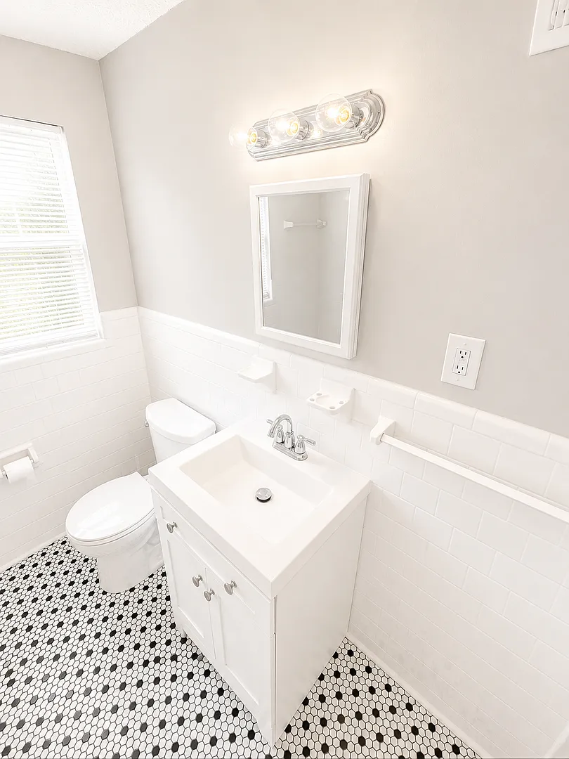 Midtown Savannah- Available Now- Appointment Needed To View — Photo 3