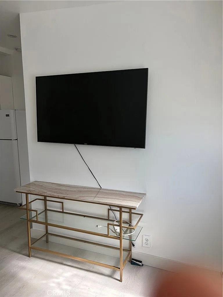 Studio, 400 sqft, $1,650 — Photo 3