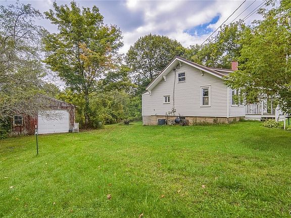 4th image of 415 Sutton Rd
